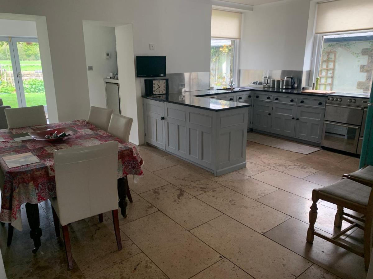 Spacious With Spectacular Views And Private Garden Villa Buxton  Buitenkant foto